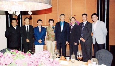 张国标董事长与新加坡总理李显龙夫妇